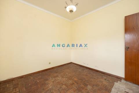 ANG1104 - Moradia T2+2 para Venda em Serro Ventoso, Porto de Mós