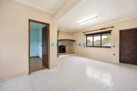 ANG1104 - Moradia T2+2 para Venda em Serro Ventoso, Porto de Mós