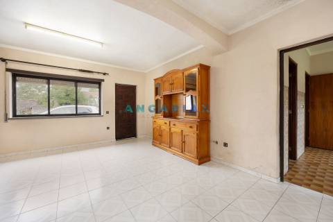 ANG1104 - Moradia T2+2 para Venda em Serro Ventoso, Porto de Mós