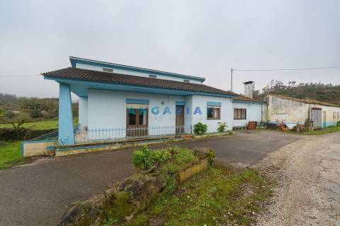 ANG1104 - Moradia T2+2 para Venda em Serro Ventoso, Porto de Mós