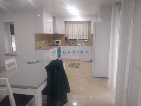 ANG1124 - Moradia T2 para Arrendamento em Porto de Mós