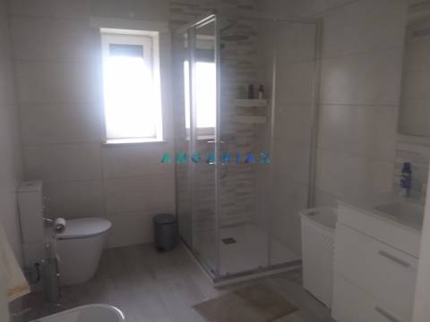 ANG1124 - Moradia T2 para Arrendamento em Porto de Mós