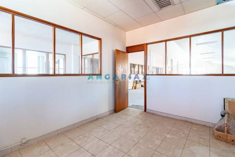 ANG1206 - Armazém para Venda em Batalha, Leiria