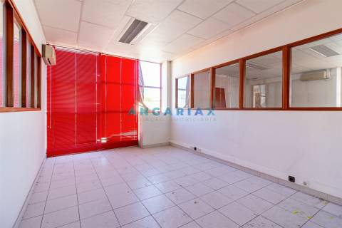 ANG1206 - Armazém para Venda em Batalha, Leiria