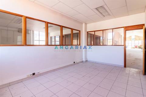 ANG1206 - Armazém para Venda em Batalha, Leiria