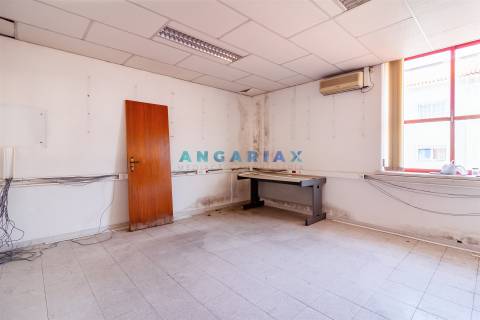 ANG1206 - Armazém para Venda em Batalha, Leiria