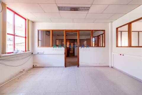 ANG1206 - Armazém para Venda em Batalha, Leiria