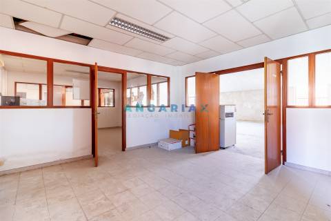 ANG1206 - Armazém para Venda em Batalha, Leiria