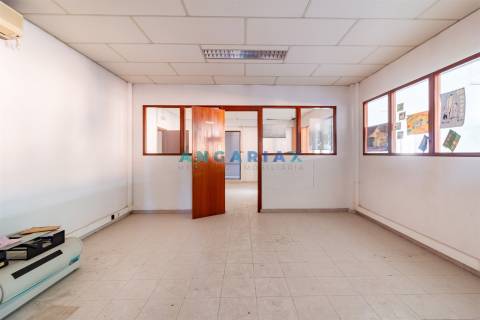 ANG1206 - Armazém para Venda em Batalha, Leiria
