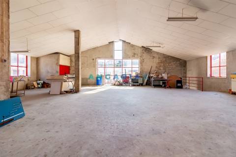 ANG1206 - Armazém para Venda em Batalha, Leiria