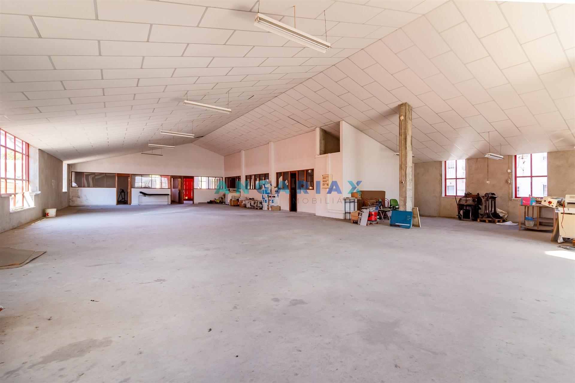 ANG1206 - Armazém para Venda em Batalha, Leiria