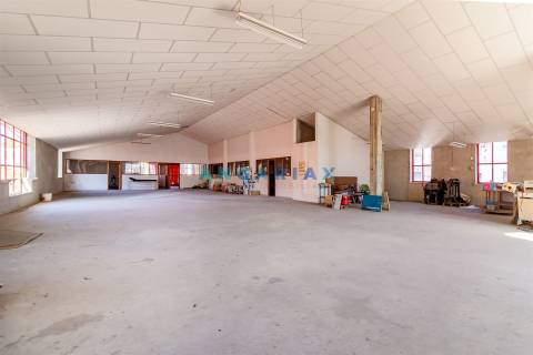 ANG1206 - Armazém para Venda em Batalha, Leiria