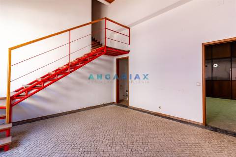 ANG1206 - Armazém para Venda em Batalha, Leiria