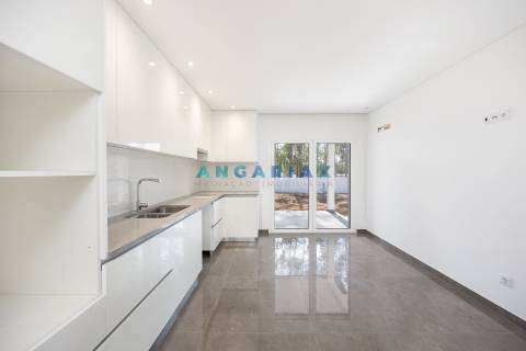 ANG1293 - Moradia T3 para Venda em Leiria