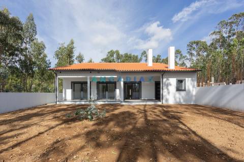 ANG1293 - Moradia T3 para Venda em Leiria