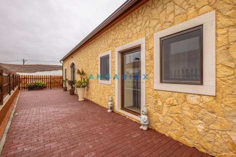 ANG1328 - Moradia T4 para Venda em Porto de Mós