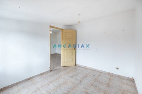 ANG1355 - Moradia T2 para Venda em Porto de Mós