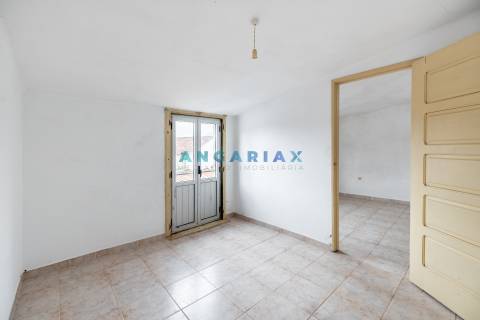 ANG1355 - Moradia T2 para Venda em Porto de Mós