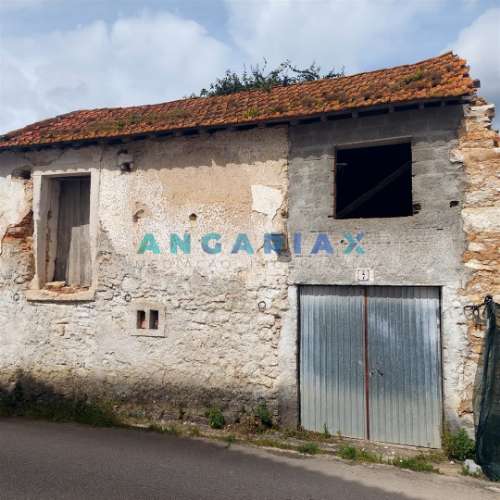 ANG1369 - Arrecadação para Venda em Juncal, Porto de Mós