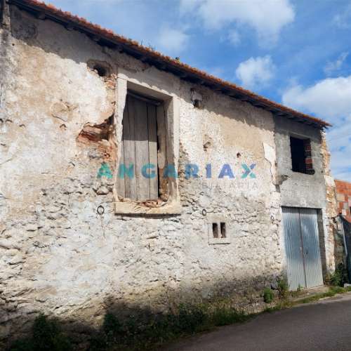 ANG1369 - Arrecadação para Venda em Juncal, Porto de Mós