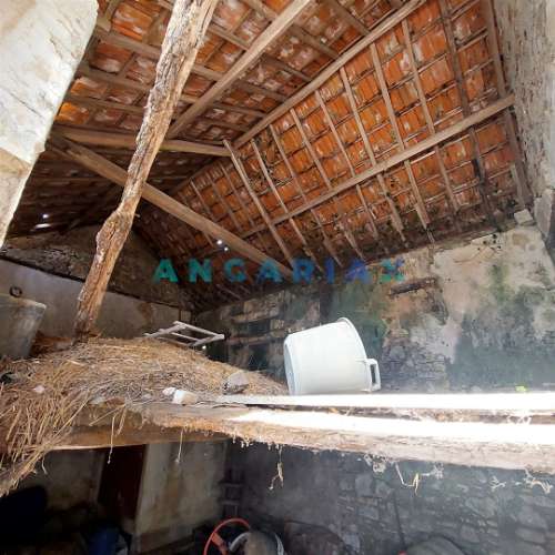 ANG1369 - Arrecadação para Venda em Juncal, Porto de Mós