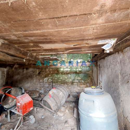 ANG1369 - Arrecadação para Venda em Juncal, Porto de Mós