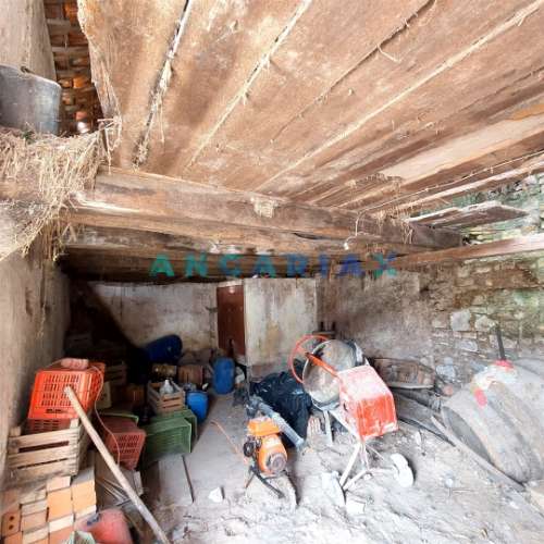 ANG1369 - Arrecadação para Venda em Juncal, Porto de Mós