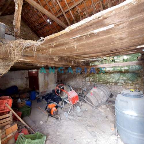 ANG1369 - Arrecadação para Venda em Juncal, Porto de Mós