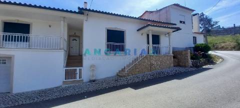 ANG1424 - Moradia T2 para Venda em Reguengo do Fetal, Batalha