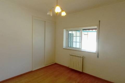 ANG1424 - Moradia T2 para Venda em Reguengo do Fetal, Batalha