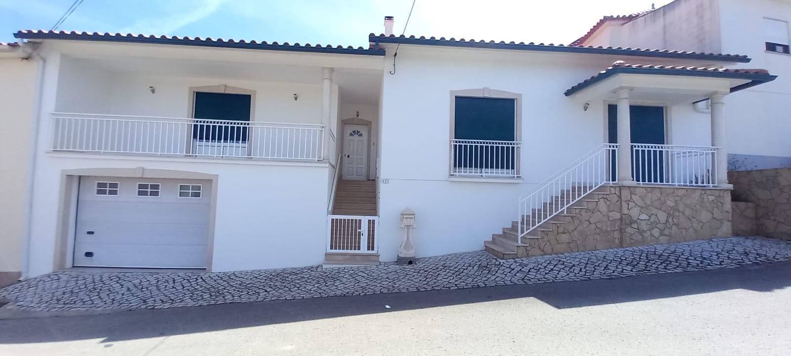ANG1424 - Moradia T2 para Venda em Reguengo do Fetal, Batalha