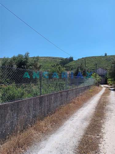 ANG1436 - Moradia T2 + T1 para Venda em Mendiga, Porto de Mós