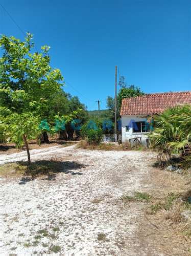 ANG1436 - Moradia T2 + T1 para Venda em Mendiga, Porto de Mós