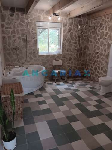 ANG1436 - Moradia T2 + T1 para Venda em Mendiga, Porto de Mós