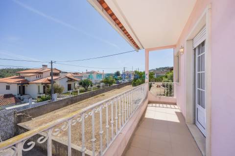 ANG1438 - Moradia T4 para Venda em Leiria