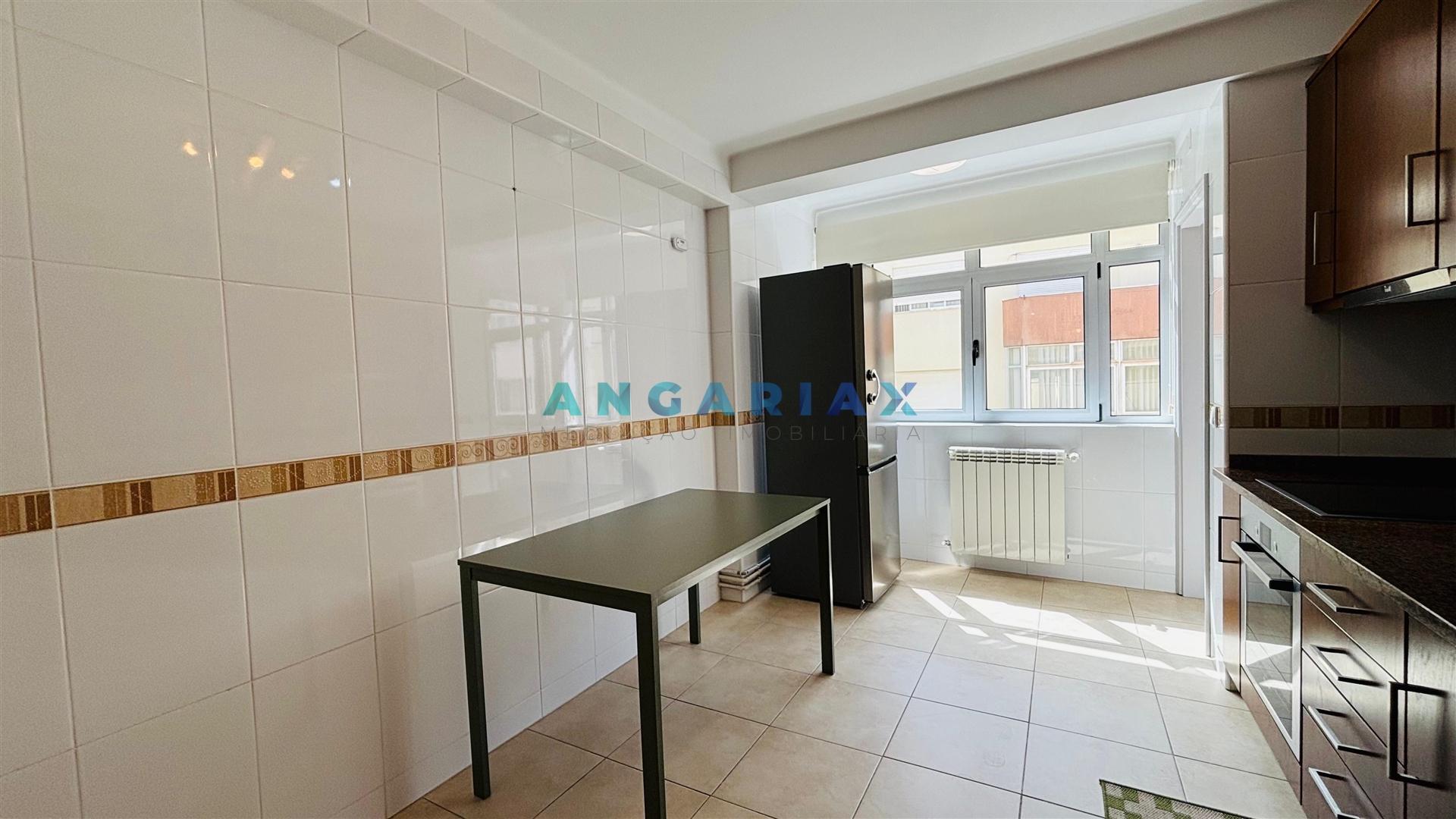 ANG1465 - Apartamento T3 para Arrendamento em Figueira da Foz