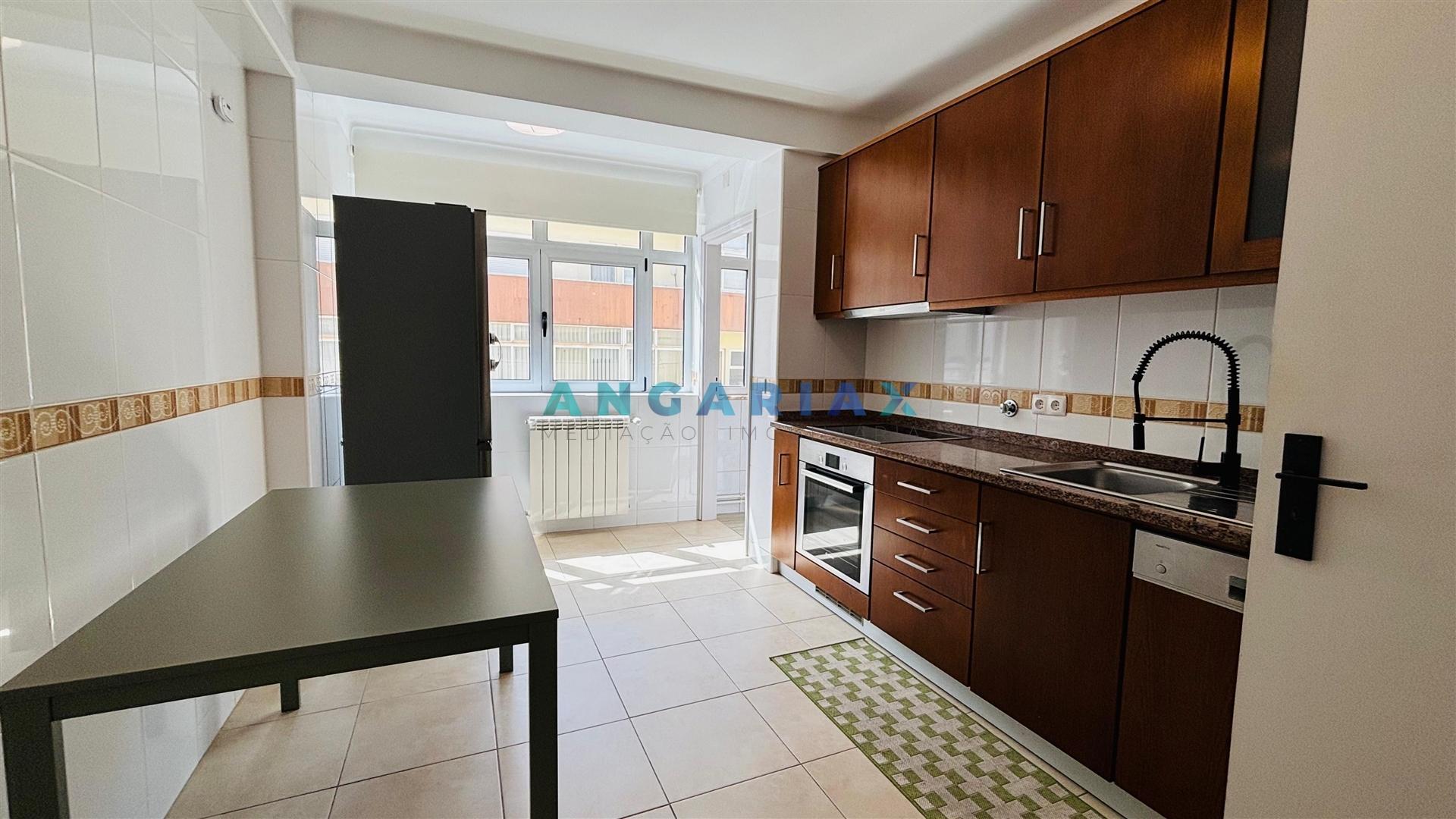 ANG1465 - Apartamento T3 para Arrendamento em Figueira da Foz