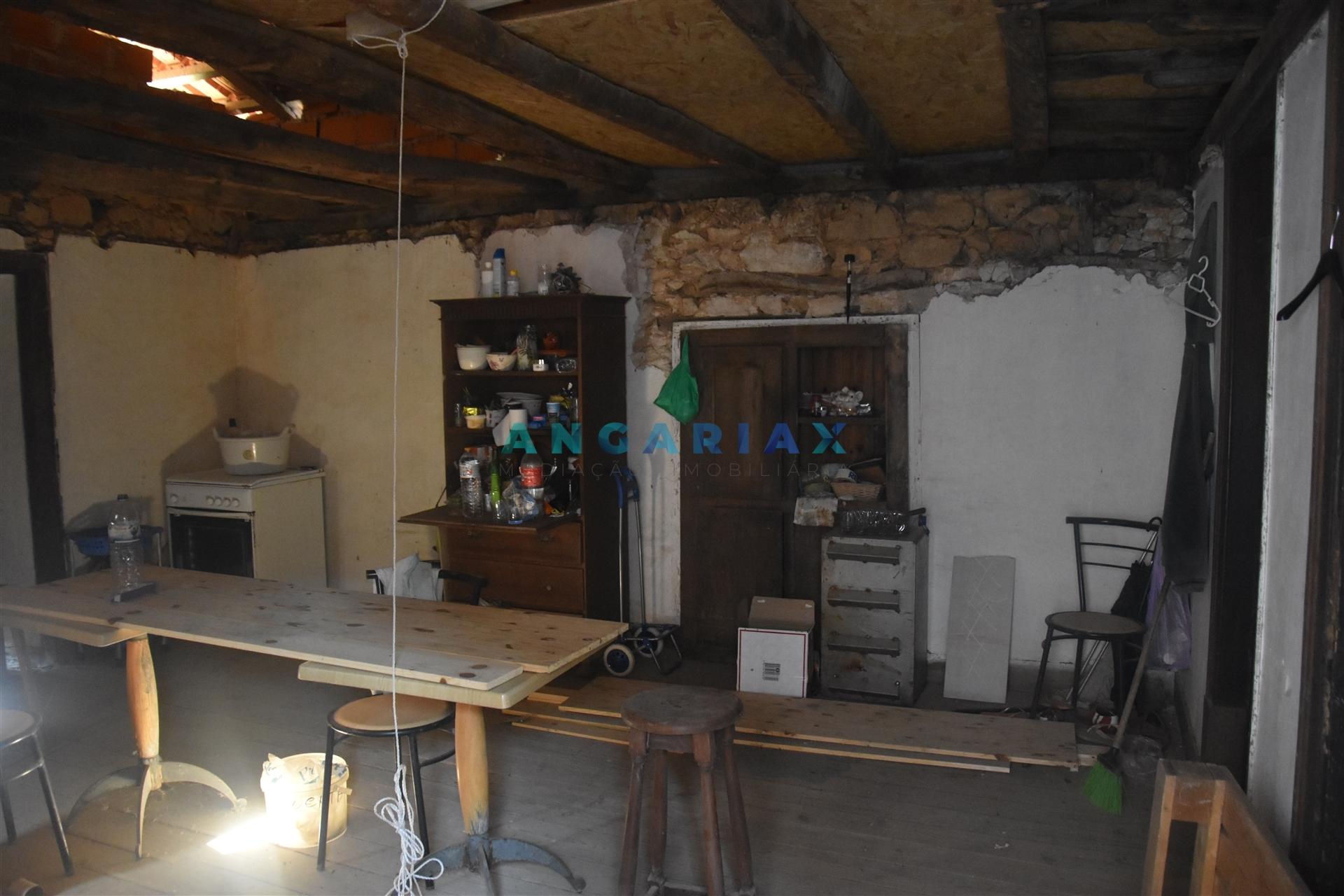 ANG1466 - Casa para Remodelação em Figueiró dos Vinhos