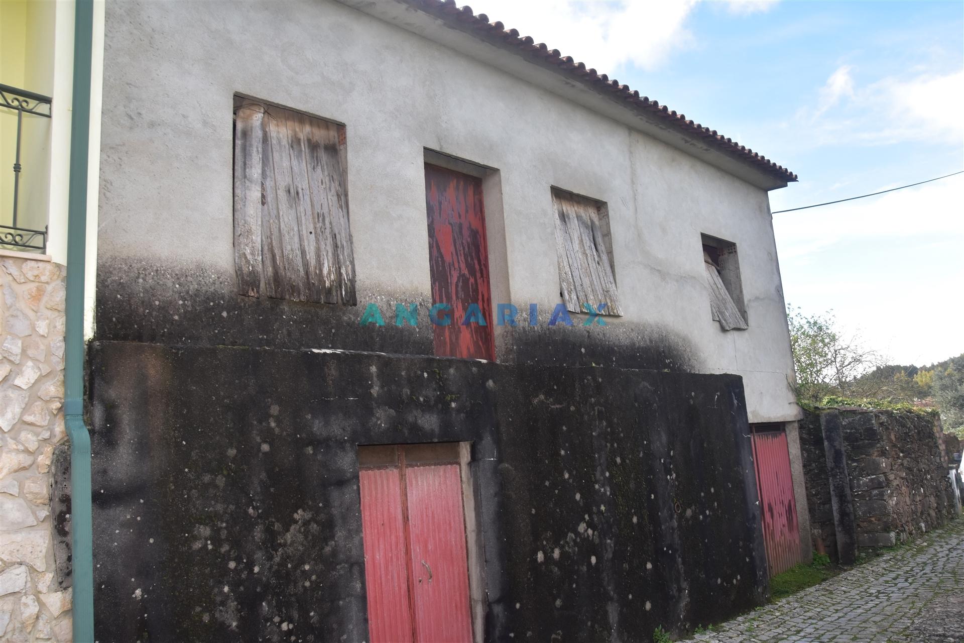 ANG1467 - Casa para Remodelação em Figueiró dos Vinhos