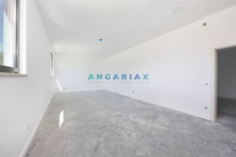 ANG1471 - Pavilhão para Venda em Alcobaça