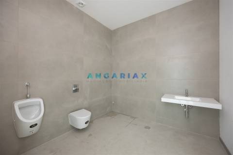 ANG1471 - Pavilhão para Venda em Alcobaça