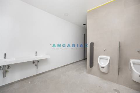 ANG1471 - Pavilhão para Venda em Alcobaça