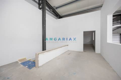 ANG1471 - Pavilhão para Venda em Alcobaça