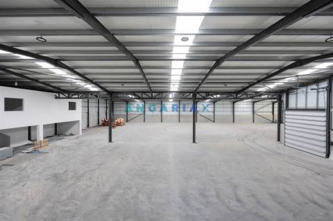 ANG1471 - Pavilhão para Venda em Alcobaça