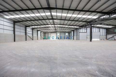 ANG1471 - Pavilhão para Venda em Alcobaça