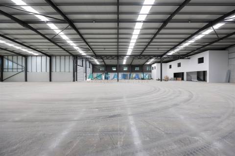 ANG1471 - Pavilhão para Venda em Alcobaça