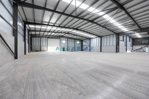 ANG1471 - Pavilhão para Venda em Alcobaça