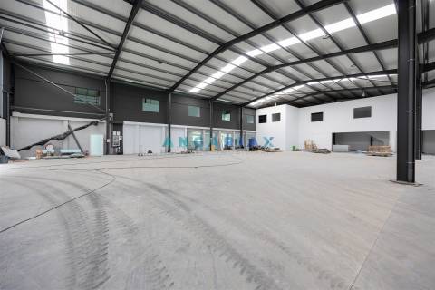 ANG1471 - Pavilhão para Venda em Alcobaça