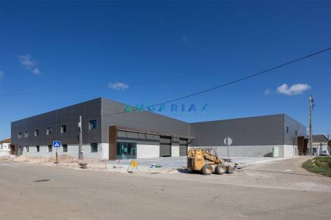 ANG1471 - Pavilhão para Venda em Alcobaça