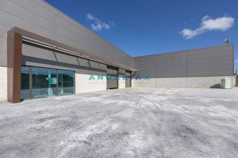 ANG1471 - Pavilhão para Venda em Alcobaça